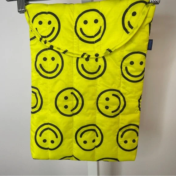 Baggu | 13” Mini Laptop Sleeve Smiley Face Yellow Happy Print - Picture 2 of 7